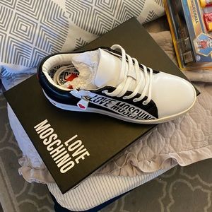 BNIB LOVE Moschino Women’s Sneakers size 40 (9-9.5 US)